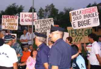 una protesta dei disabili del Carratù