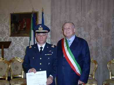 Nicola Tirozzi con il sindaco Domenico Ciaramella